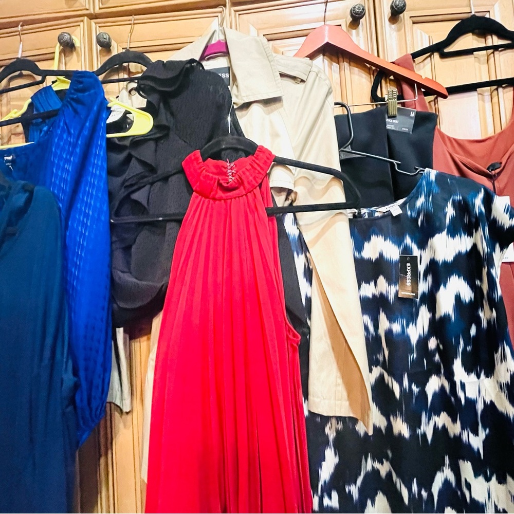 EXPRESS BUNDLE !!! - #3 !!! MEDIUM - NWT /NWOT / LIKE NEW - PRICED TO SELL !
